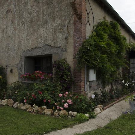 Chambre D'Hotes Face A Briare Exterior foto