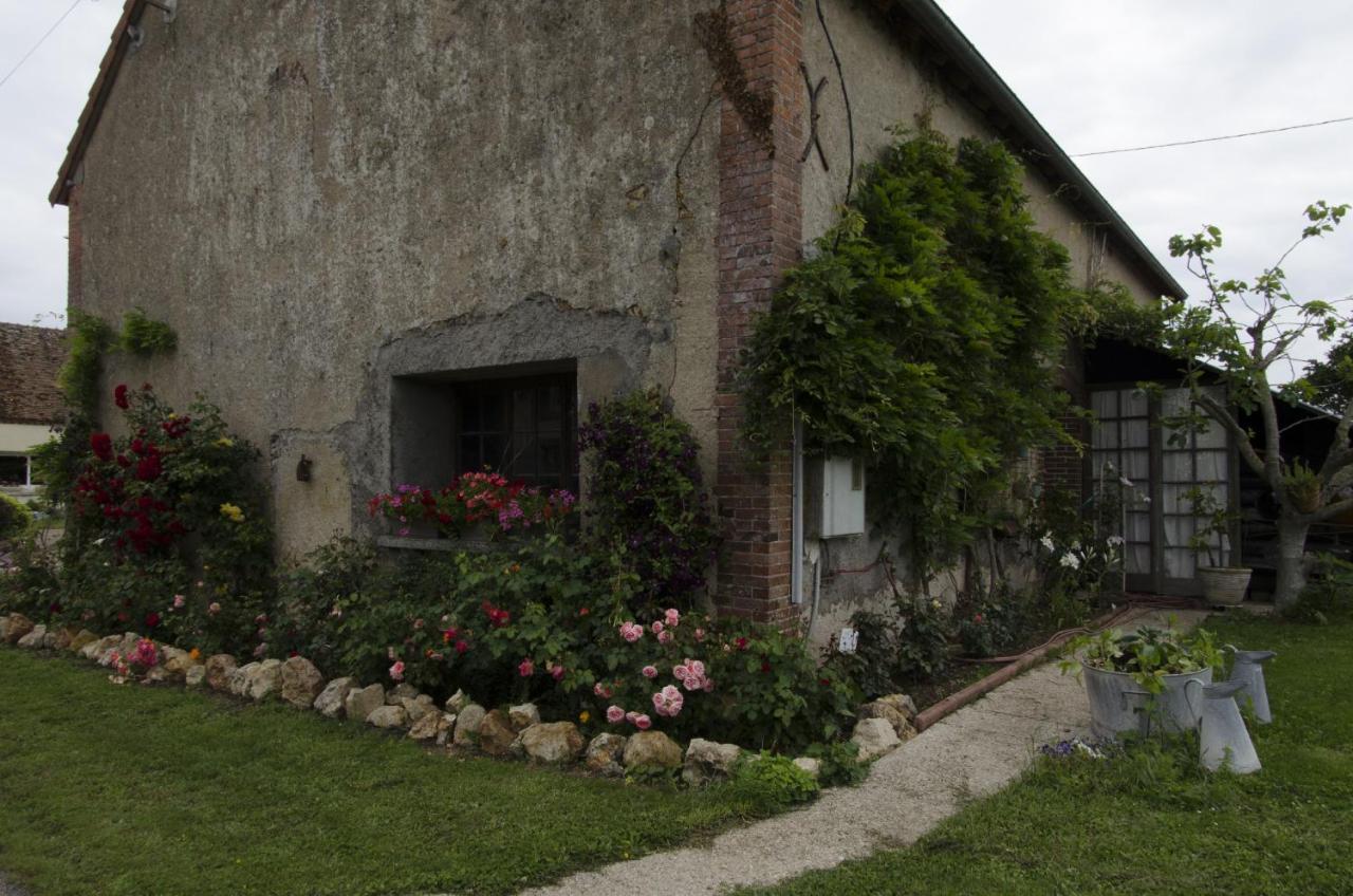 Chambre D'Hotes Face A Briare Exterior foto